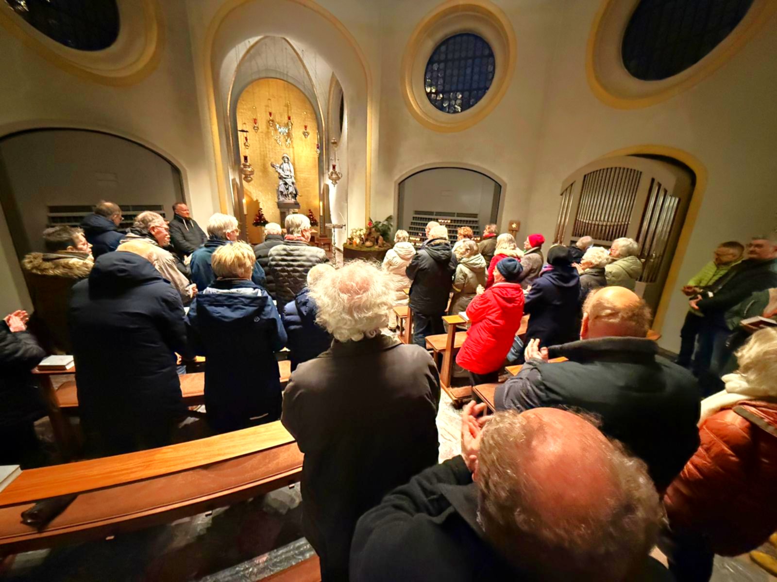 Weihnachtsmeditation und Führung durch die Krippenausstellung