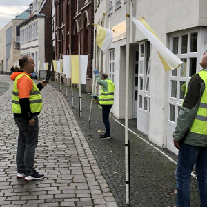 Ausschmuecken-der-Prozessionswege